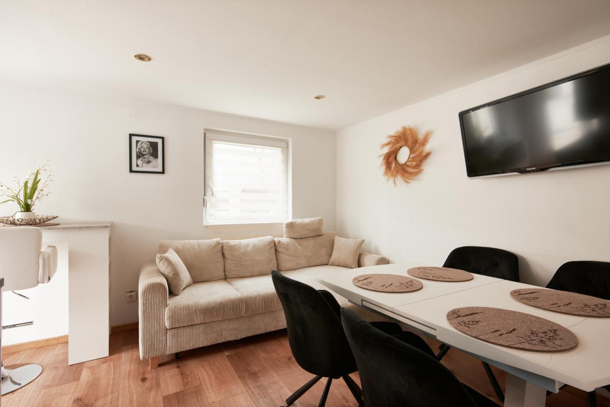 Luxurious 3bd In Prime Location Of W Jacuzzi Swimming Pool N Free Parking Apartment Wien